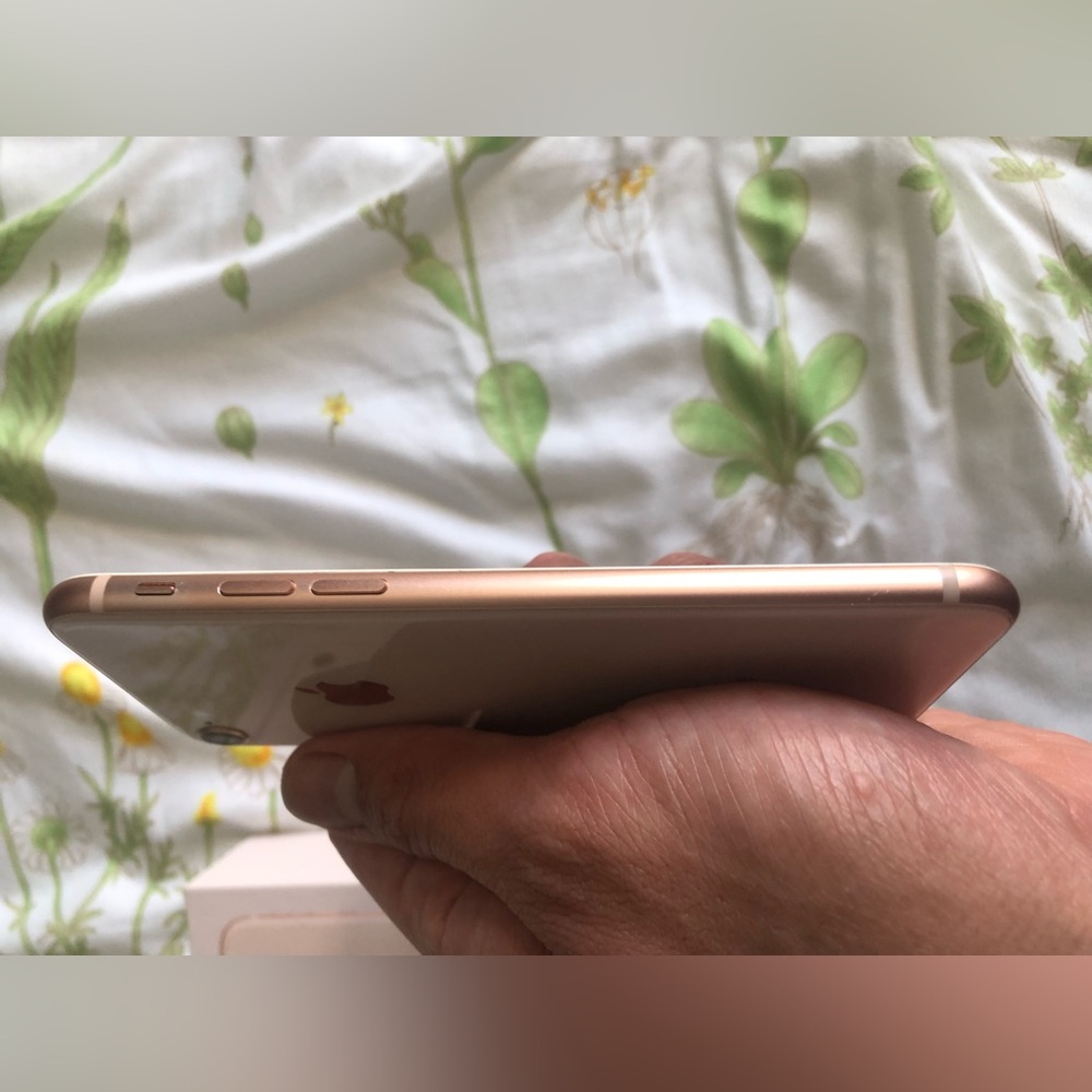 Apple iPhone 8 64gb - Picture 4 of 8